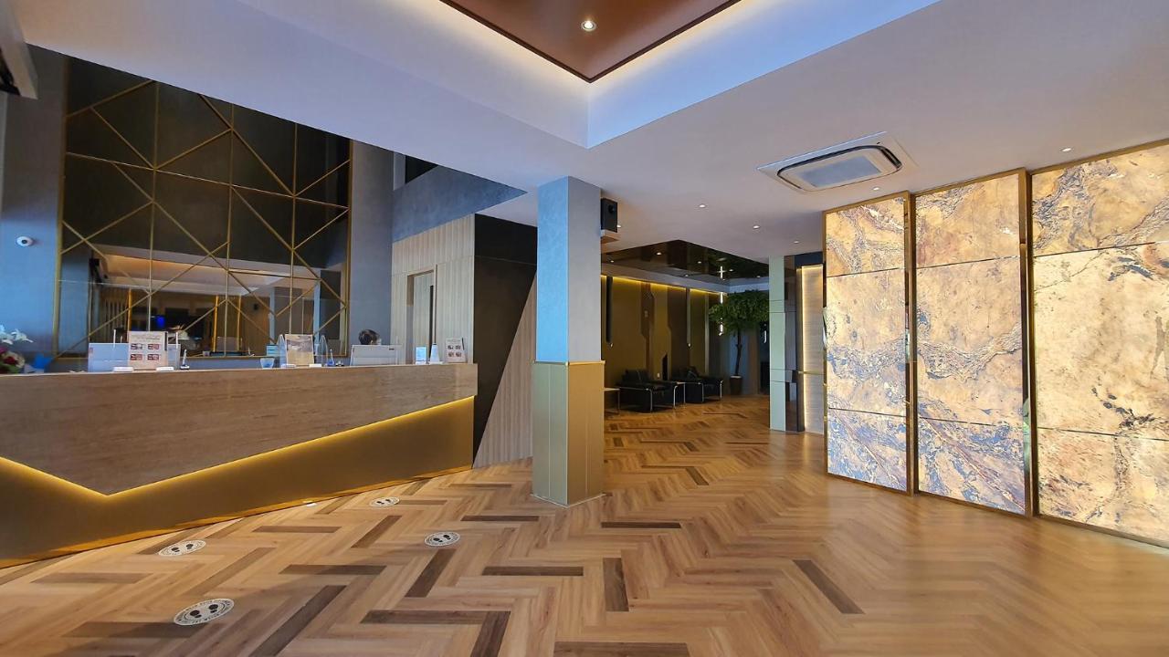 Classie Hotel Palembang Buitenkant foto